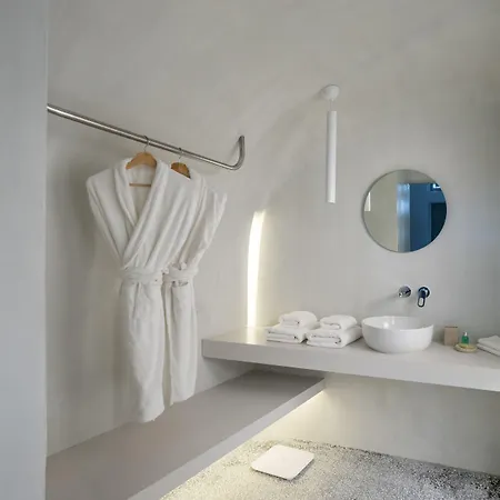 Echoes Luxury Oia (Santorini)