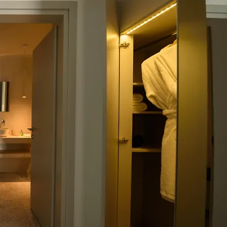 Echoes Luxury 3* Oia (Santorini)