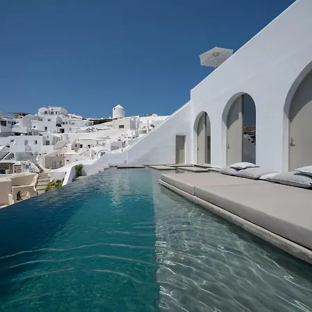 Echoes Luxury Hotel Oia (Santorini)