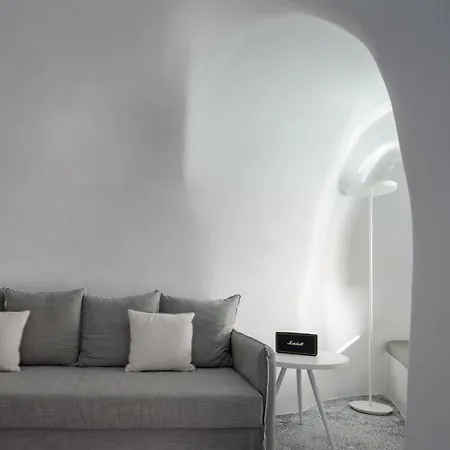 Echoes Luxury Oia (Santorini)