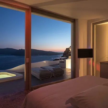 Echoes Luxury 3* Oia (Santorini)