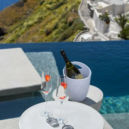 Echoes Luxury Hotel Oia (Santorini)