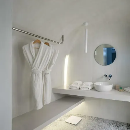 Echoes Luxury 3* Oia (Santorini)